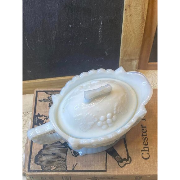 Vintage Westmoreland White Glass Lidded Sugar Bowl Cherries Grapes Vine Design - Picture 4 of 9